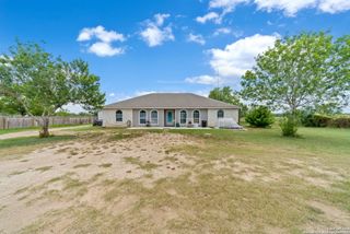 169 County Road 6611, Devine, TX 78016