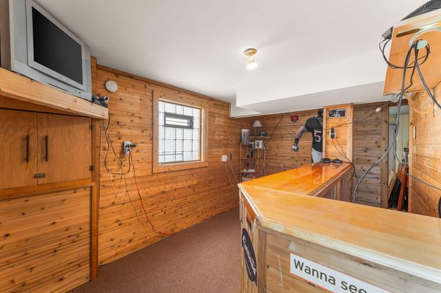 906 E Glen Park Avenue, Griffith, IN 46319