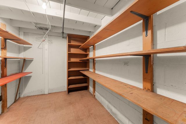 906 E Glen Park Avenue, Griffith, IN 46319