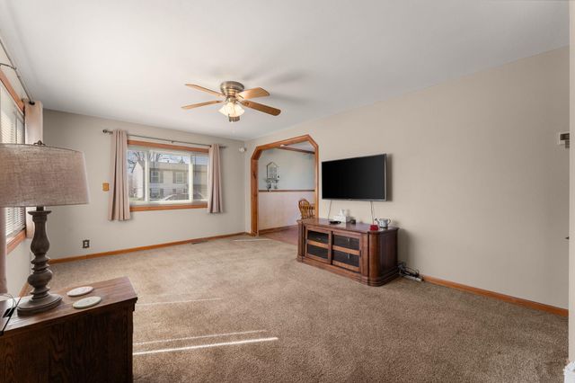 906 E Glen Park Avenue, Griffith, IN 46319