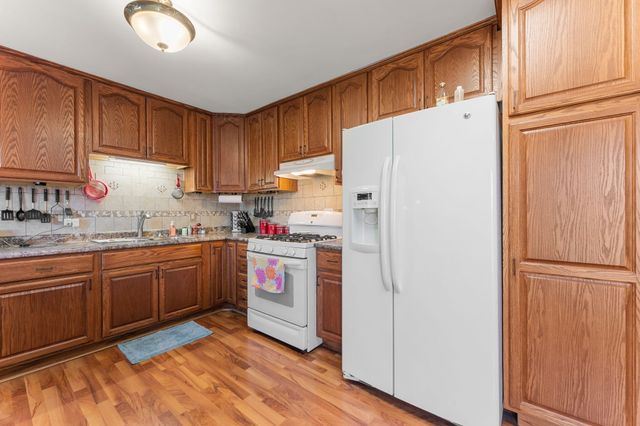 906 E Glen Park Avenue, Griffith, IN 46319