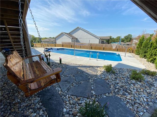 1907 Owen Drive, Pleasant Hill, MO 64080