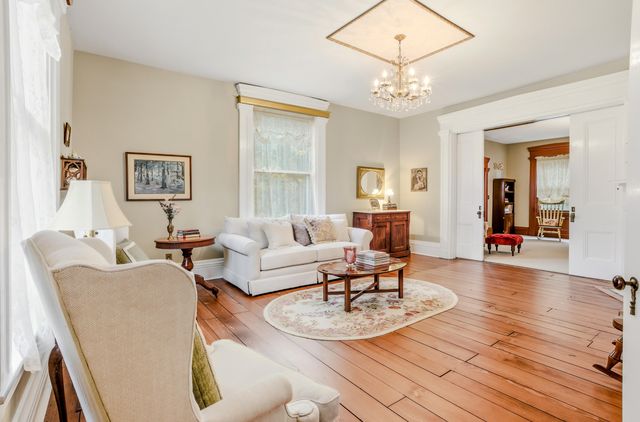 410 5TH ST, Glasgow, MO 65254