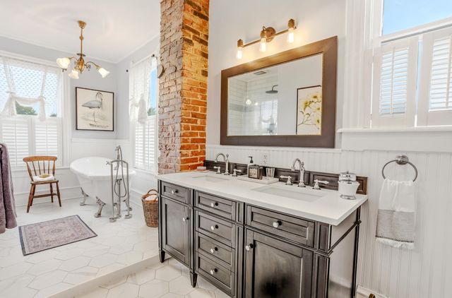 410 5TH ST, Glasgow, MO 65254