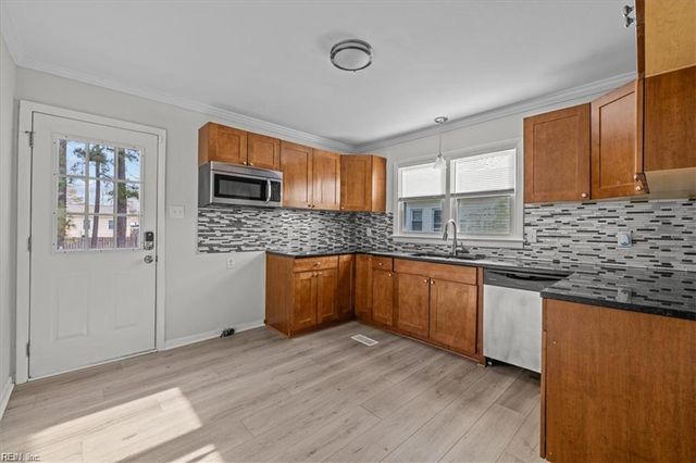 107 Aspenwood DR, Hampton, VA 23666