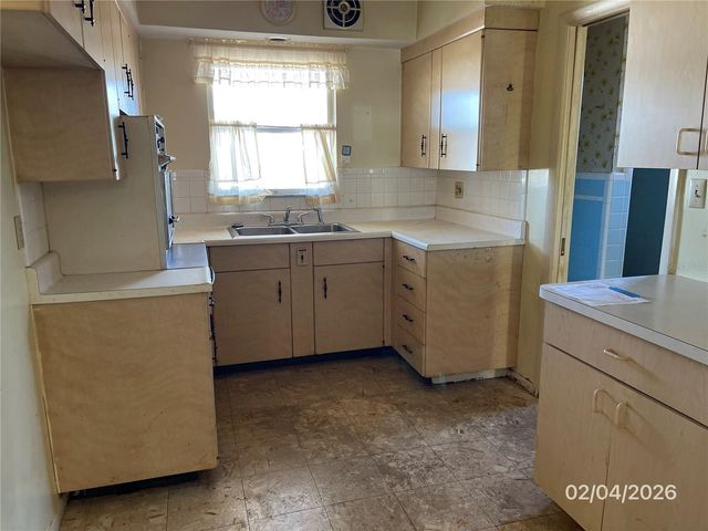 1708 CAMBRIDGE DRIVE, Venice, FL 34293