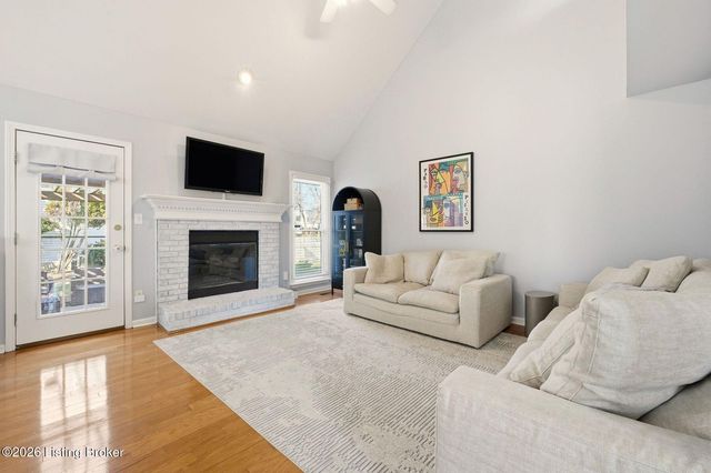 10001 Spring Gate Dr, Louisville, KY 40241