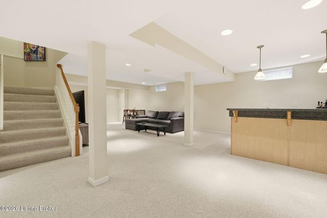 10001 Spring Gate Dr, Louisville, KY 40241