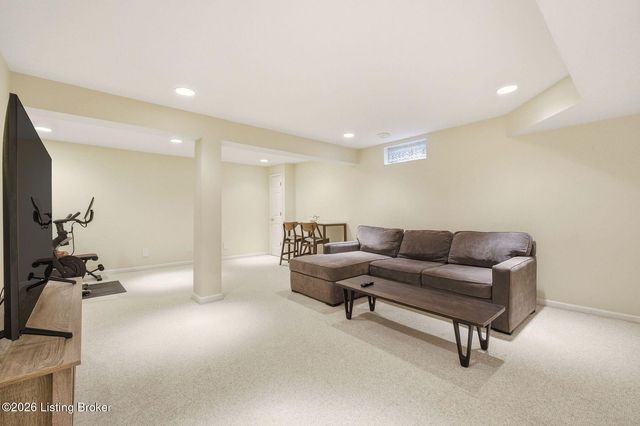 10001 Spring Gate Dr, Louisville, KY 40241