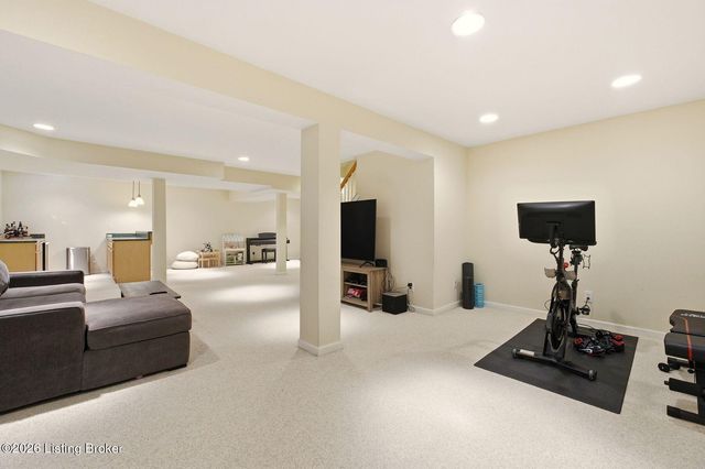 10001 Spring Gate Dr, Louisville, KY 40241