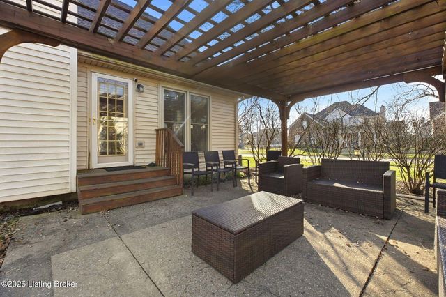 10001 Spring Gate Dr, Louisville, KY 40241