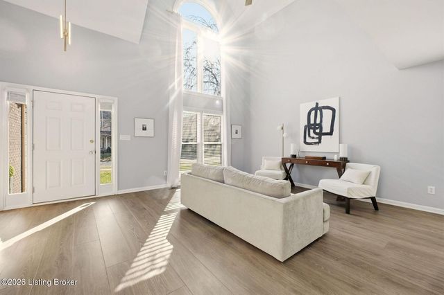 10001 Spring Gate Dr, Louisville, KY 40241