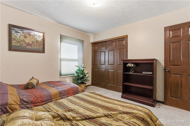 8858 Deer Hollow Drive, Huber Heights, OH 45424