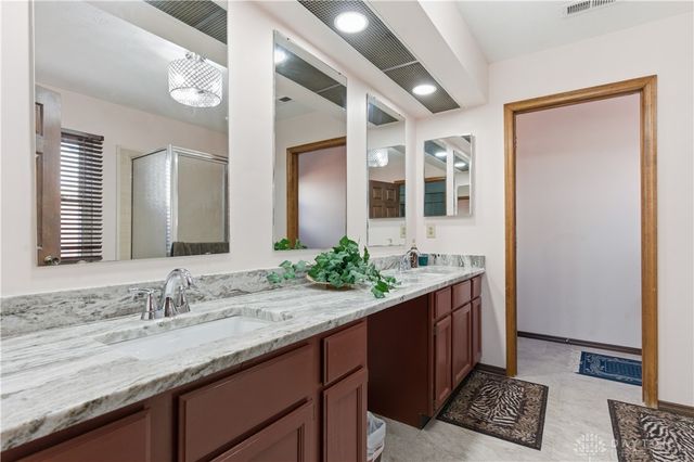 8858 Deer Hollow Drive, Huber Heights, OH 45424