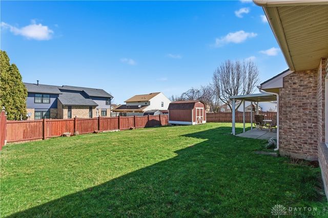 8858 Deer Hollow Drive, Huber Heights, OH 45424