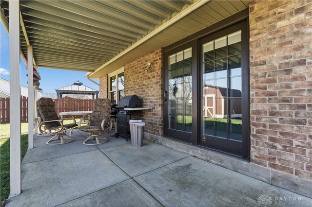 8858 Deer Hollow Drive, Huber Heights, OH 45424