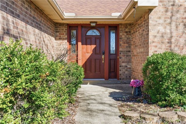 8858 Deer Hollow Drive, Huber Heights, OH 45424