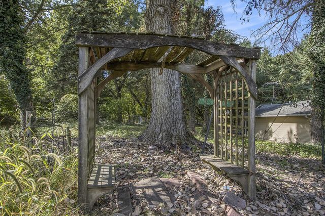 1505 Spruce Brook Road, Kalamazoo, MI 49048