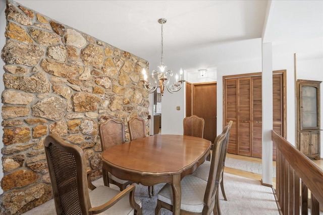 4615 S Delphine DRIVE, New Berlin, WI 53151