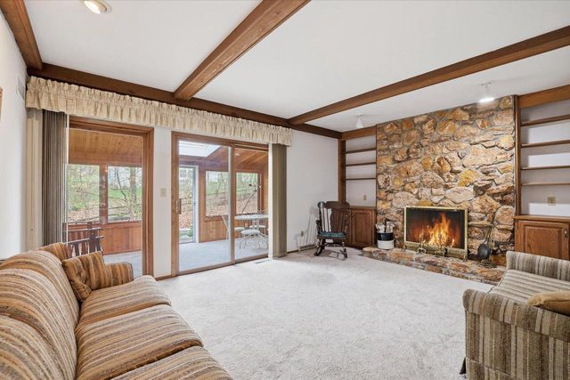 4615 S Delphine DRIVE, New Berlin, WI 53151