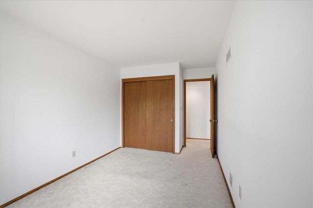 4615 S Delphine DRIVE, New Berlin, WI 53151