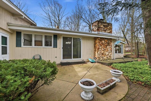 4615 S Delphine DRIVE, New Berlin, WI 53151