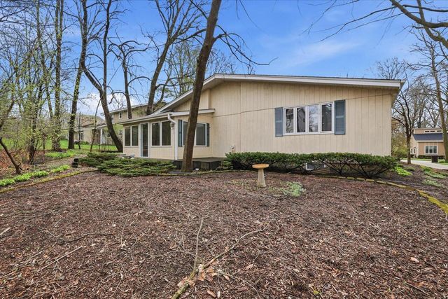 4615 S Delphine DRIVE, New Berlin, WI 53151