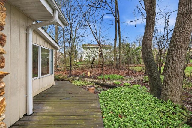 4615 S Delphine DRIVE, New Berlin, WI 53151