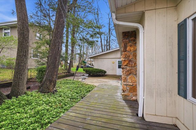 4615 S Delphine DRIVE, New Berlin, WI 53151