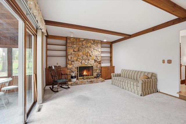 4615 S Delphine DRIVE, New Berlin, WI 53151