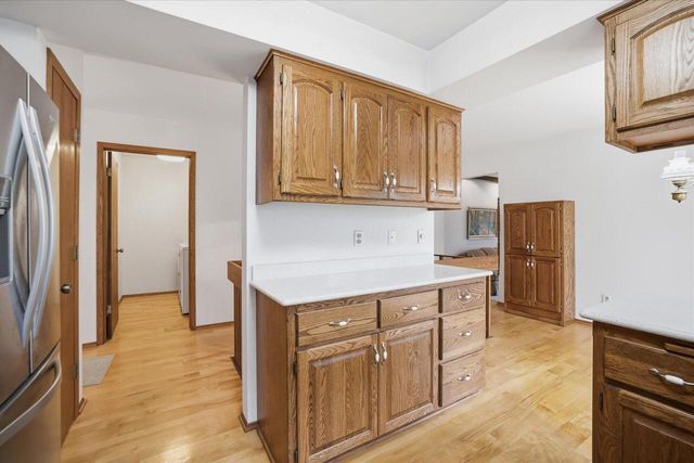 4615 S Delphine DRIVE, New Berlin, WI 53151