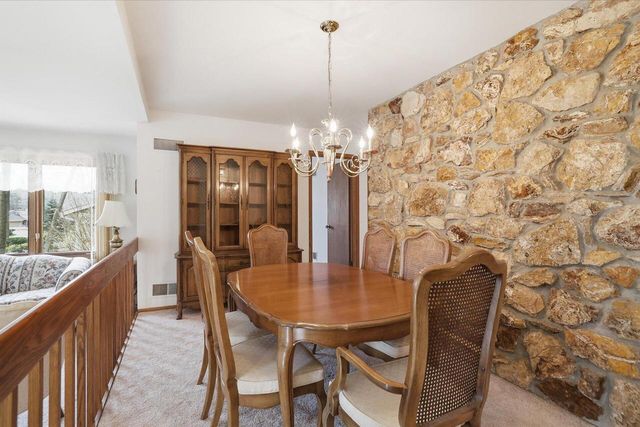 4615 S Delphine DRIVE, New Berlin, WI 53151