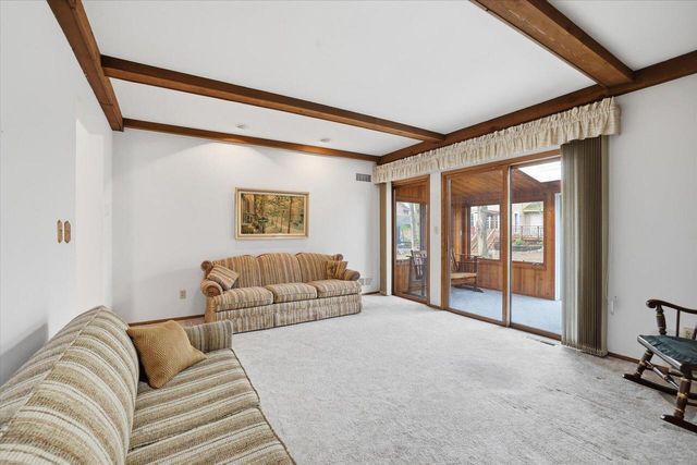 4615 S Delphine DRIVE, New Berlin, WI 53151