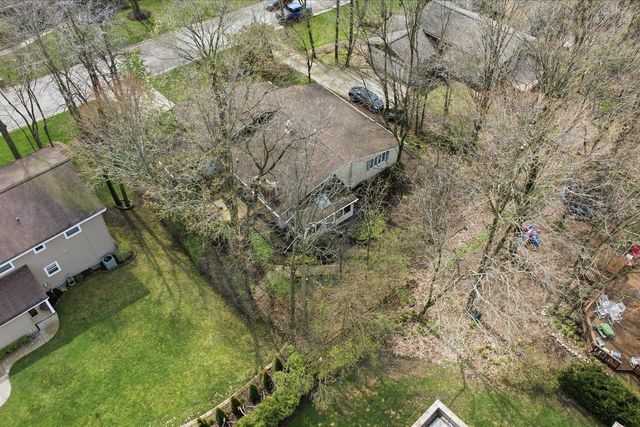 4615 S Delphine DRIVE, New Berlin, WI 53151