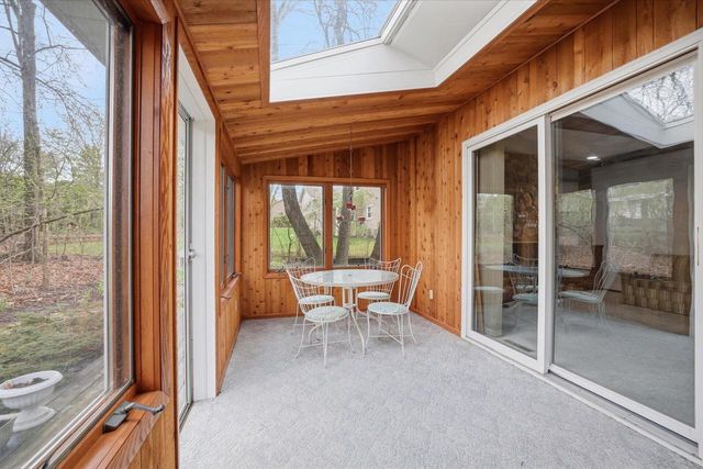 4615 S Delphine DRIVE, New Berlin, WI 53151