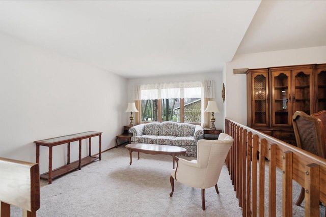 4615 S Delphine DRIVE, New Berlin, WI 53151