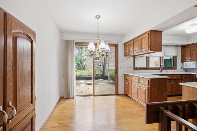 4615 S Delphine DRIVE, New Berlin, WI 53151