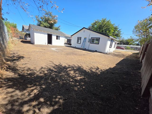 2347 E Alpine Ave, Stockton, CA 95205