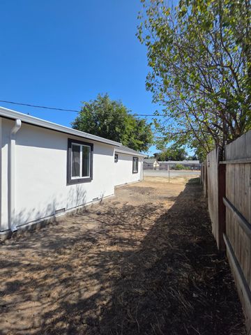 2347 E Alpine Ave, Stockton, CA 95205
