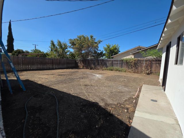 2347 E Alpine Ave, Stockton, CA 95205