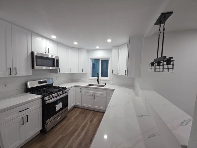 2347 E Alpine Ave, Stockton, CA 95205