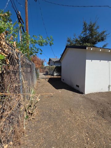 2347 E Alpine Ave, Stockton, CA 95205