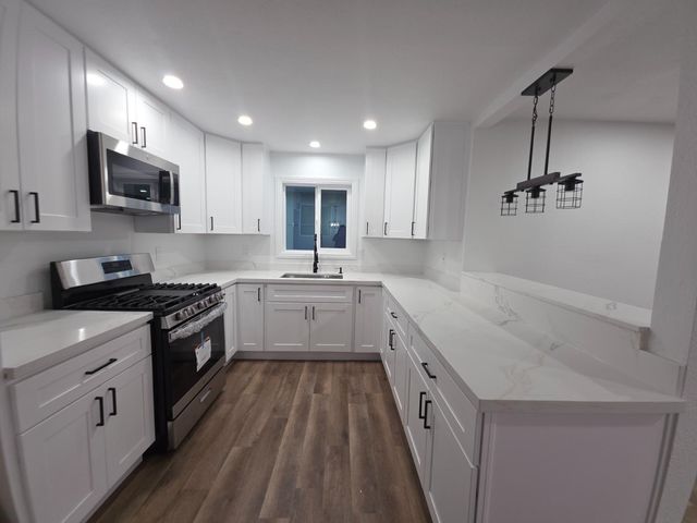 2347 E Alpine Ave, Stockton, CA 95205