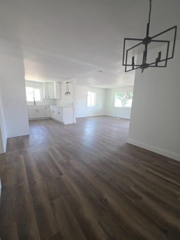 2347 E Alpine Ave, Stockton, CA 95205