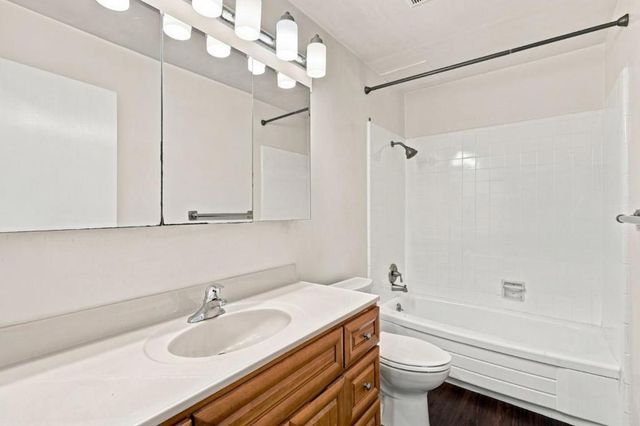 3877 Howe Street 108, Oakland, CA 94611