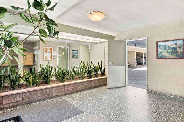 3877 Howe Street 108, Oakland, CA 94611