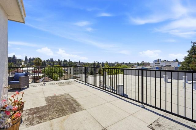 3877 Howe Street 108, Oakland, CA 94611