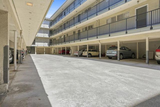 3877 Howe Street 108, Oakland, CA 94611