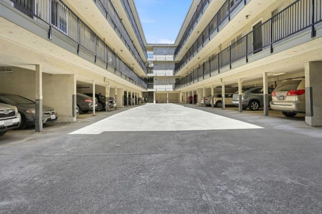 3877 Howe Street 108, Oakland, CA 94611