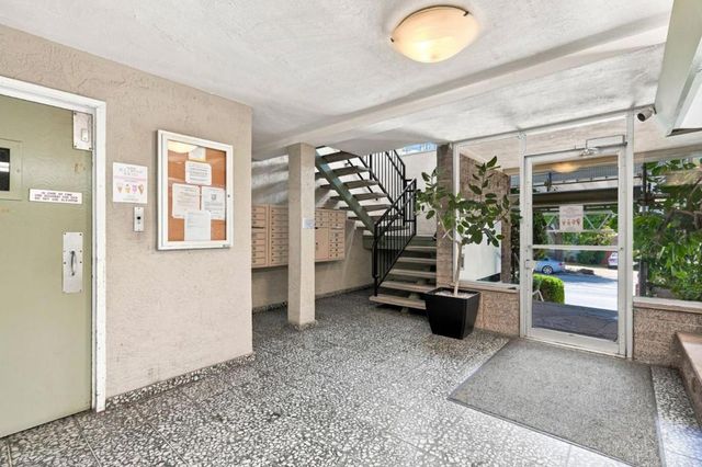 3877 Howe Street 108, Oakland, CA 94611